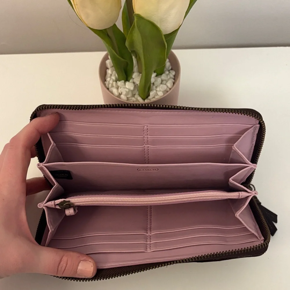 Coach Zoe Legacy Wallet Lavender Interior💜 - Picture 4 of 13